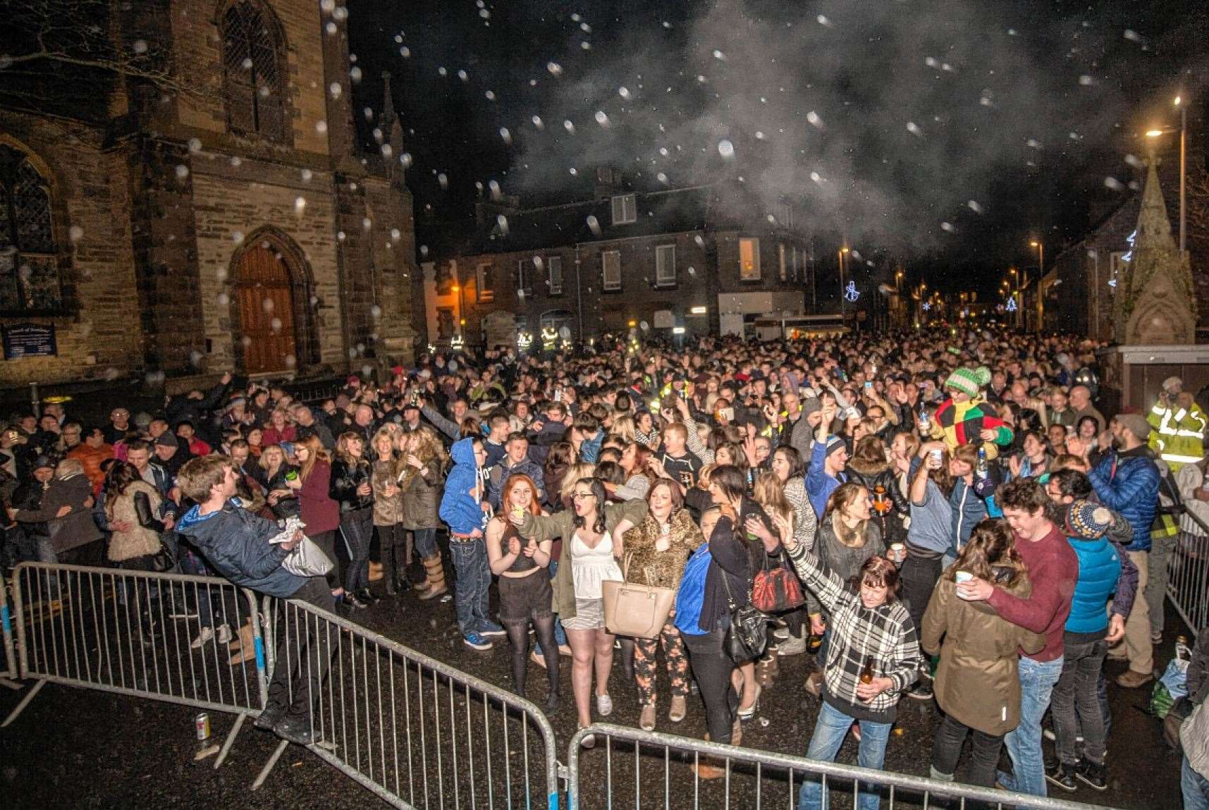 Around 2500 revellers welcomed 2015 at the New Year street party in Thurso town centre, in the mildest Hogmanay weather anyone could remember. Picture: Ann-Marie Jones / Northern Studios