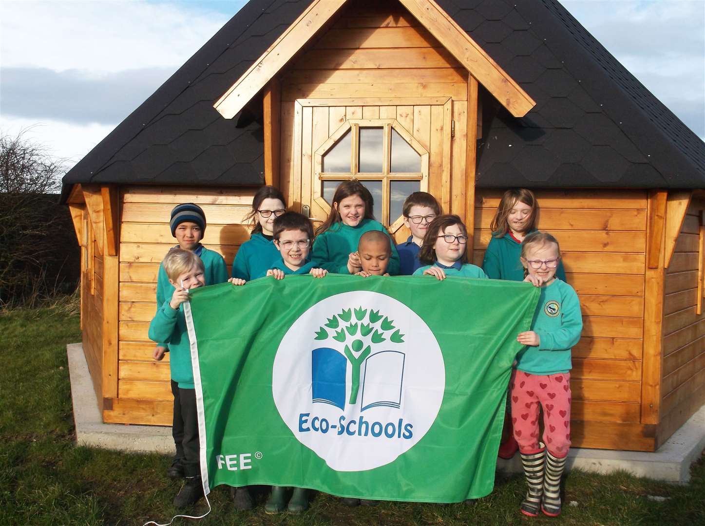 Crossroads Primary School children showing their Green Flag Award from Keep Scotland Beautiful.