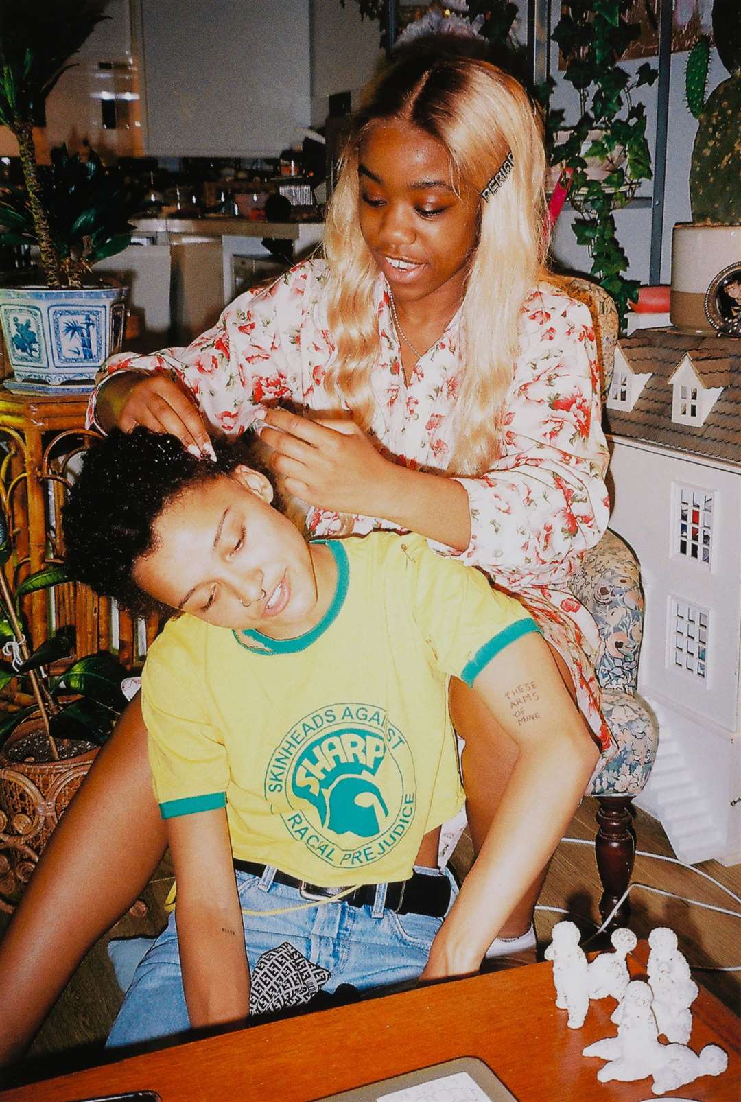 Photograph by Rene Matic titled ‘Chiddy Doing Rene’s hair’ in 2019 (Rene Matic/Tate/Sonal Bakrania)