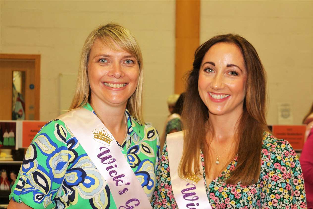 Eswyl Fell took snaps at the event of Gala queens from the past.