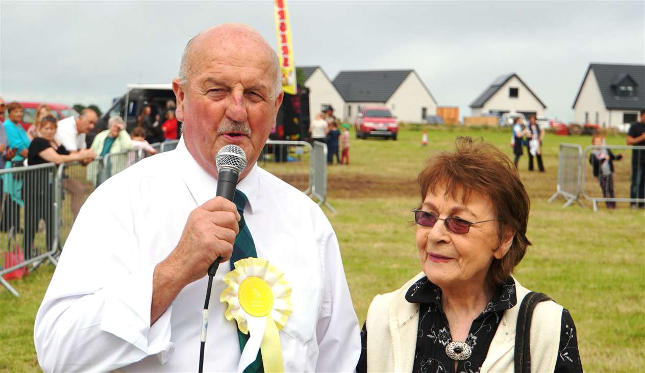 Master of ceremonies Willie Mackay gave an impromptu rendition of the Happy Birthday song for Marjory Scott.