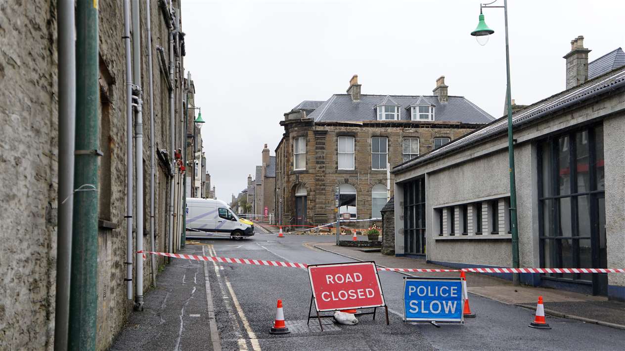 The approach road to Traill St, Manson's Lane, is cordoned off as well. Picture: DGS