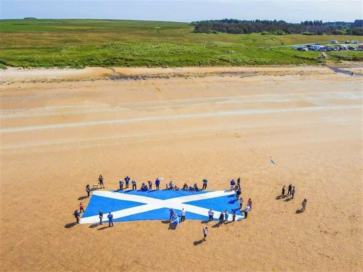 Barry Scollay from Wick captured dramatic images of the giant Saltire on Dunnet beach on Saturday afternoon.