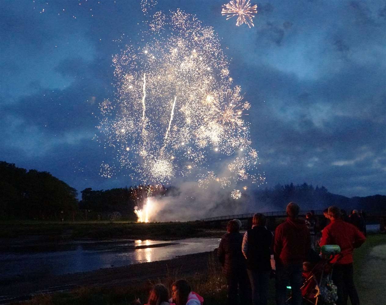Hundreds turned out at Wick riverside to witness the traditional end of Wick Gala Week with a huge bonfire and fireworks.