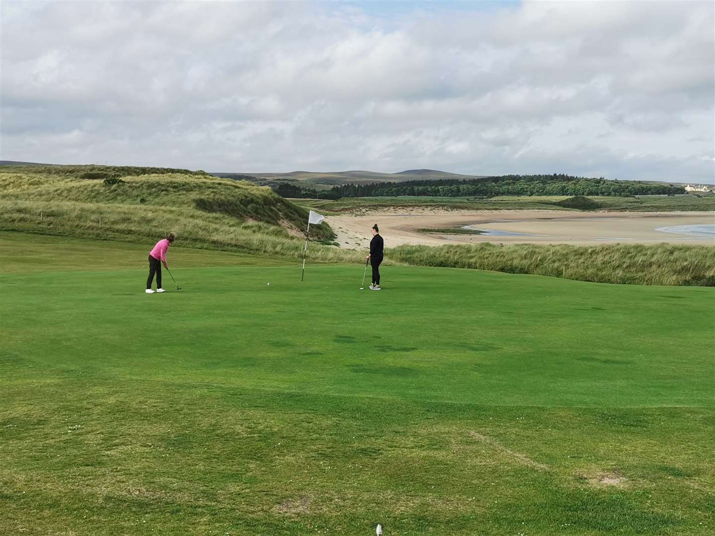 Alison Ross (left) putting at the 9th hole while her playing partner Sarah Meiklejohn looks on.