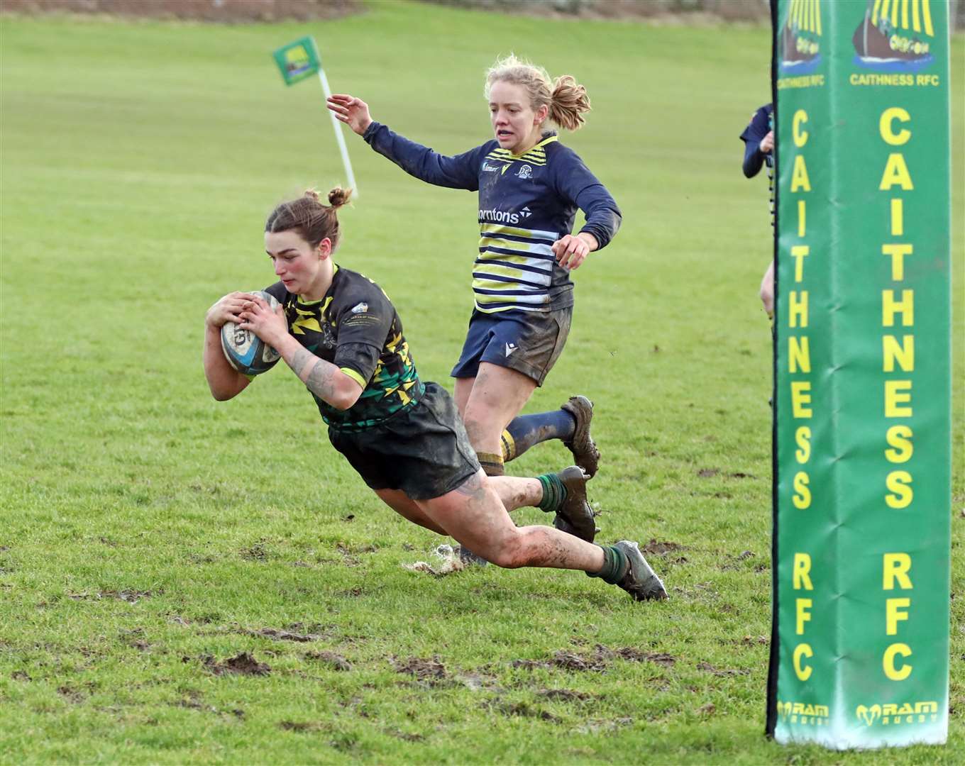 Emmy Smith scores a try between the posts for the Krakens. Picture: James Gunn
