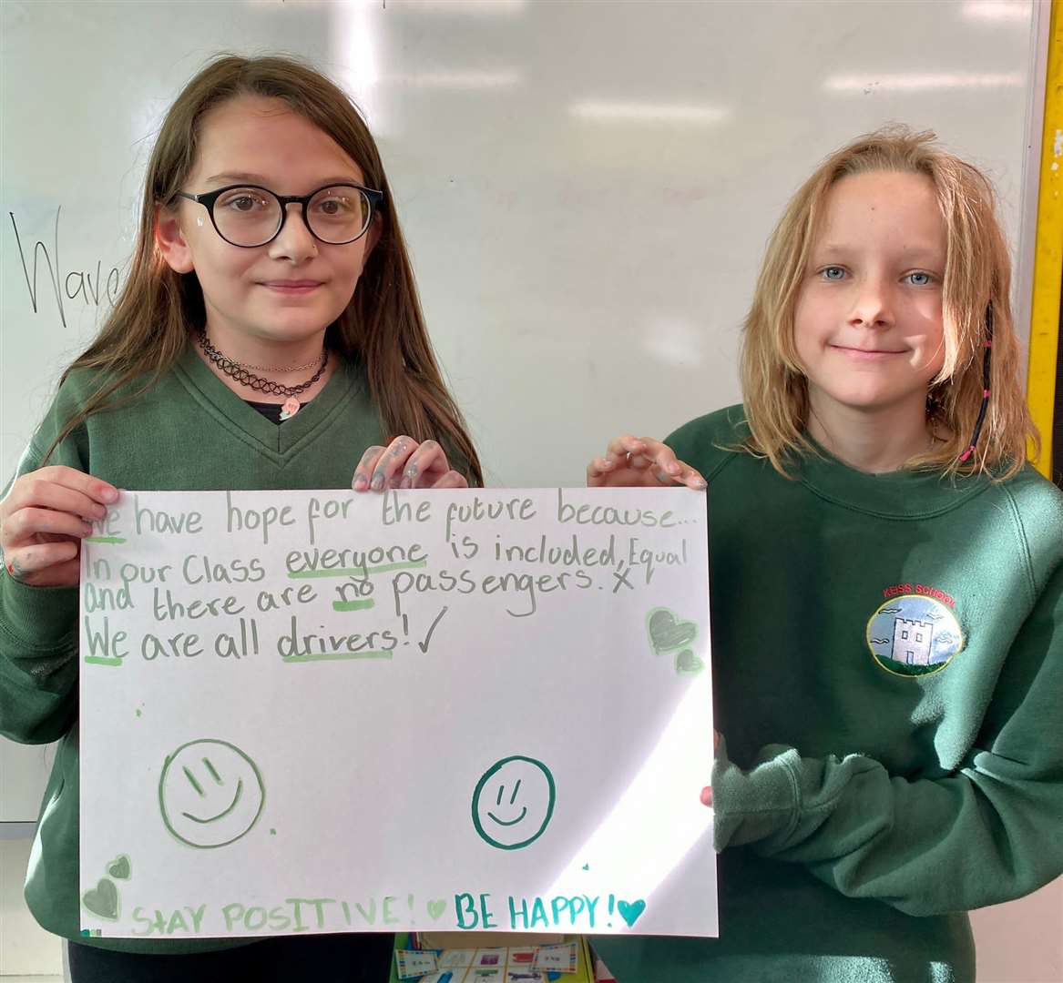 Millie Merry (left) and Freya Anderson from P7 showing their inspirational message.