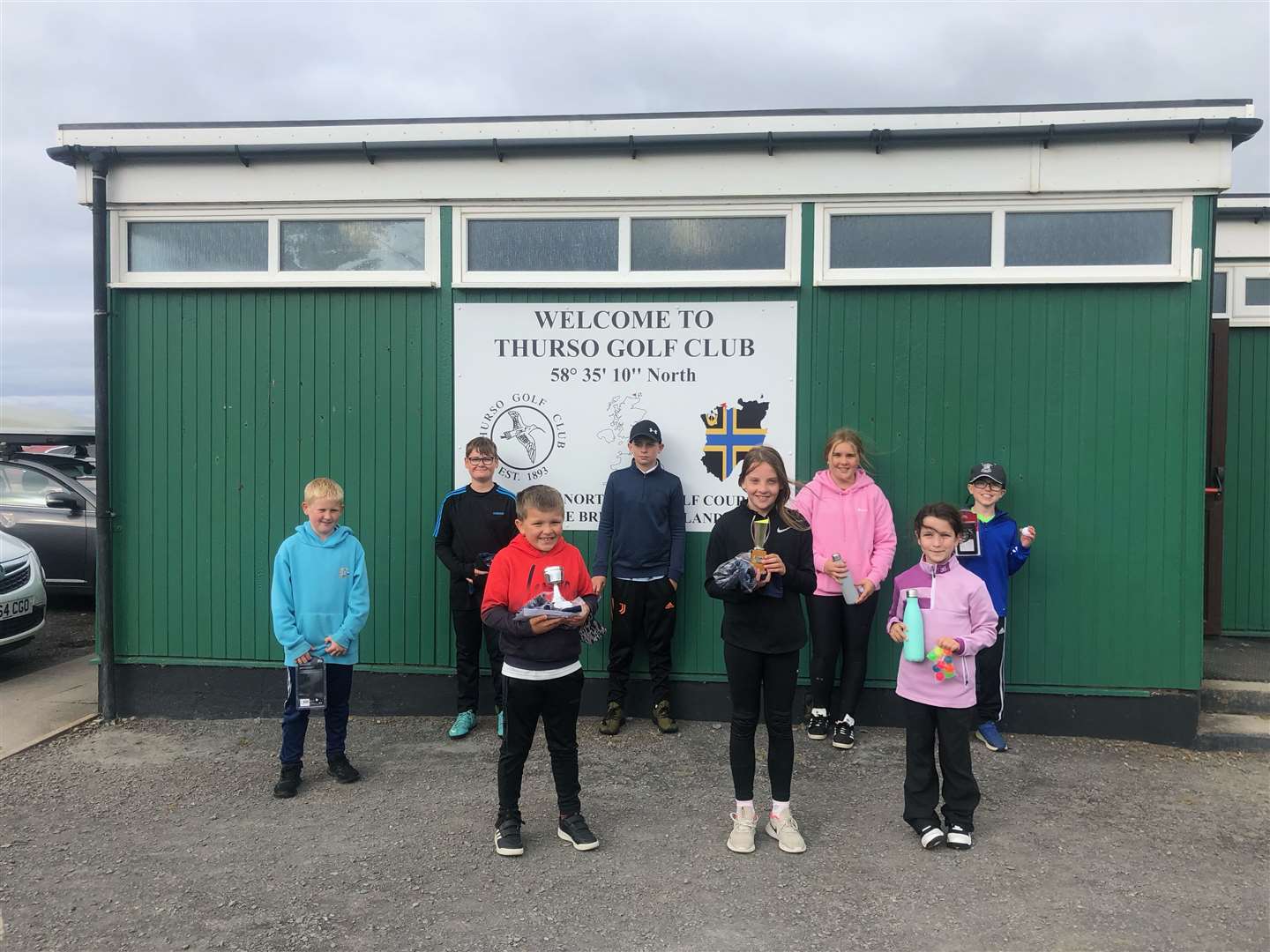 Boys and girls who played in the seven-hole competitions at Thurso.