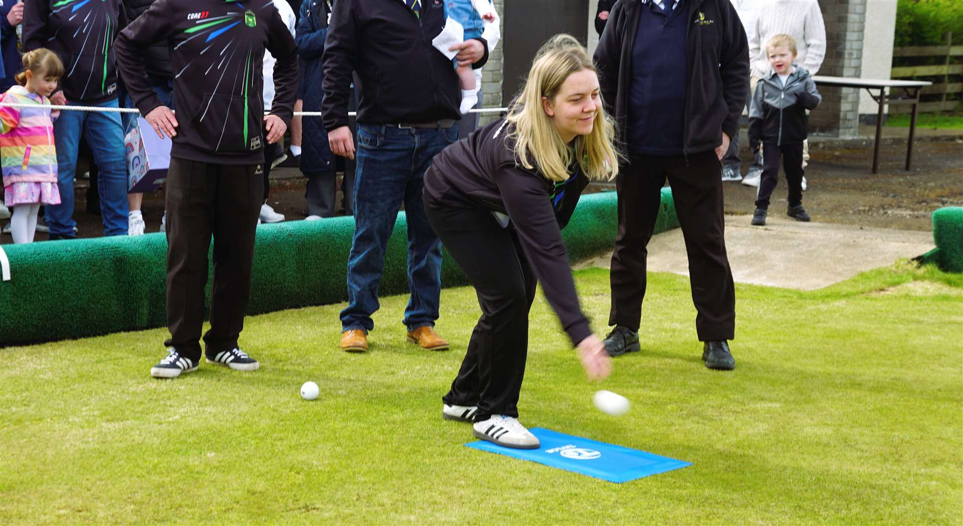 The first jack is thrown by Kirsteen Bremner. Picture: DGS