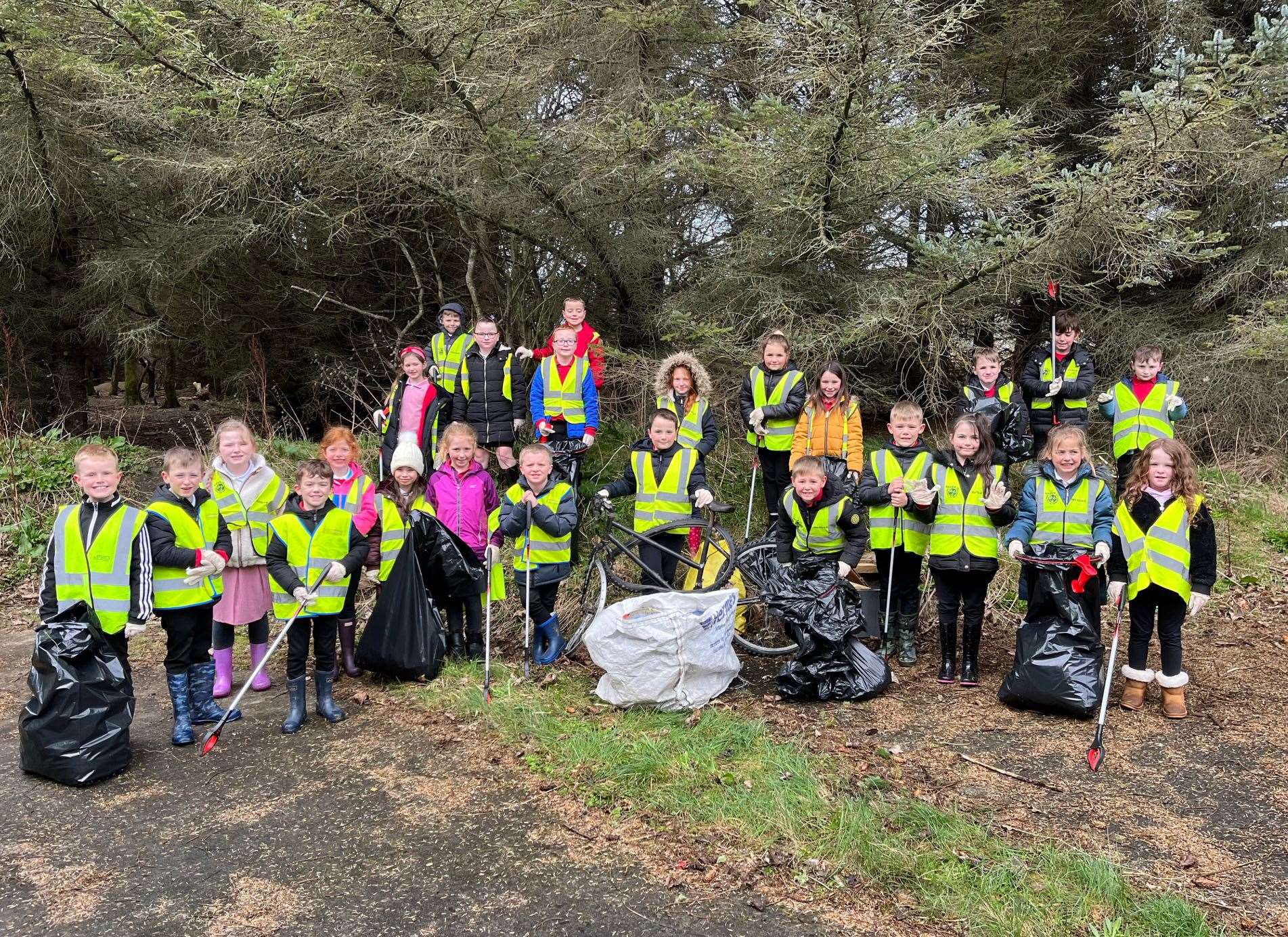 Noss Primary School pupils taking part in the Spring Clean initiative in 2022.