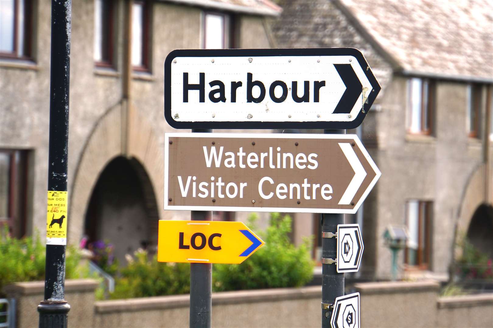 The 'LOC' sign points towards Lybster harbour so crew members can find the location.