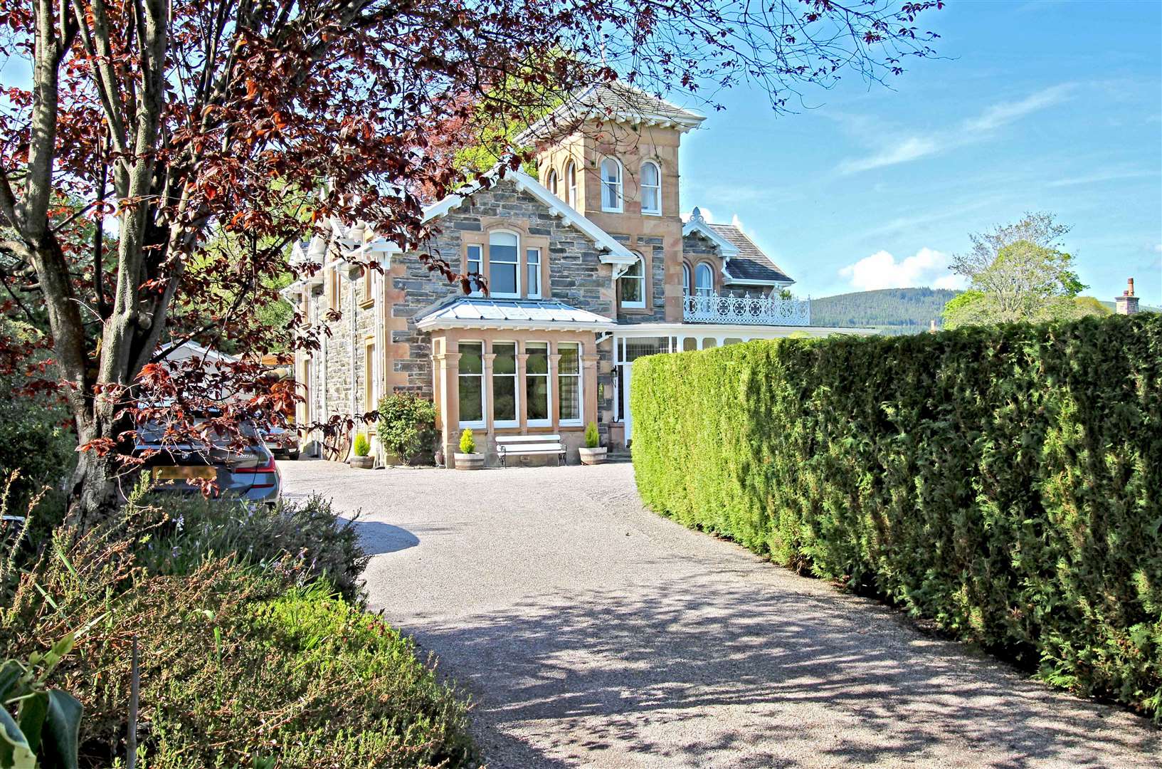 Holly Lodge and Holly Cottage are set within beautiful private grounds.