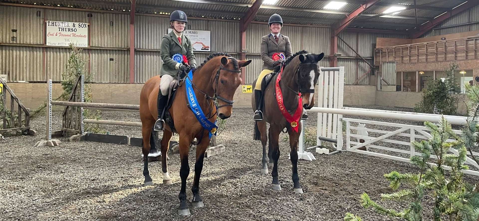 Working hunter horse champion Ruth Sutherland and Mastermind IV (right) and reserve Emma Coghill and Rainbows Little Rock.