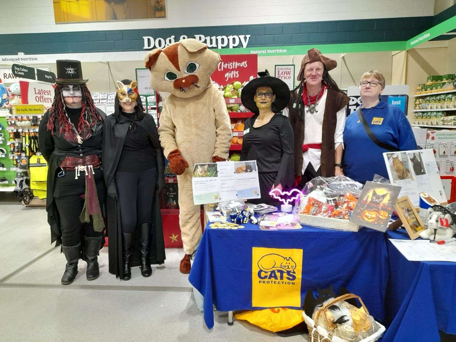 Staff from Wick branch of Pets@Home joined voluneers with Caithness Cats Protection for the Halloween fundraiser.