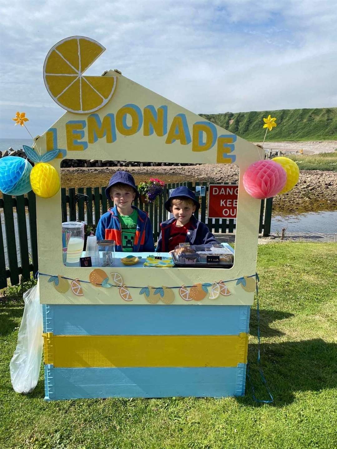 Ollie and Sammie Hall at their lemonade stall in Dunbeath.