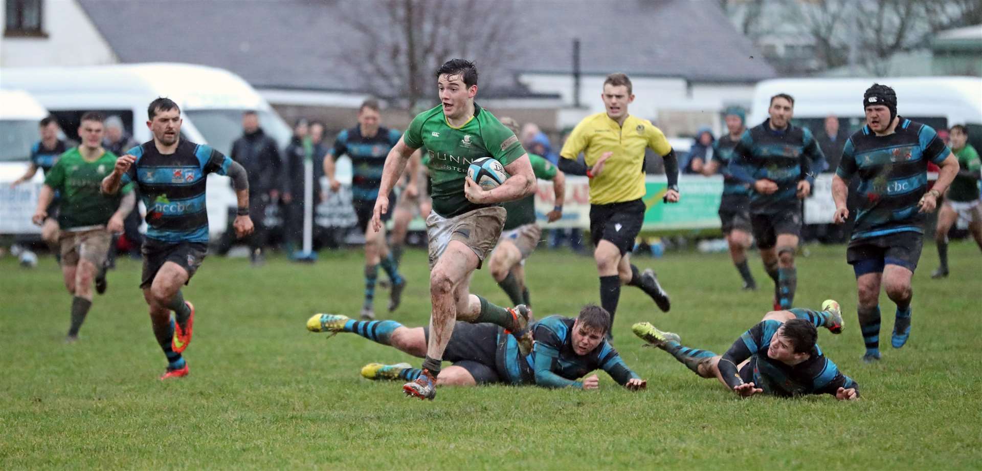 Jordan Miller leaves the Carrick defence in his wake as he scores a brilliant try for Caithness. Picture: James Gunn