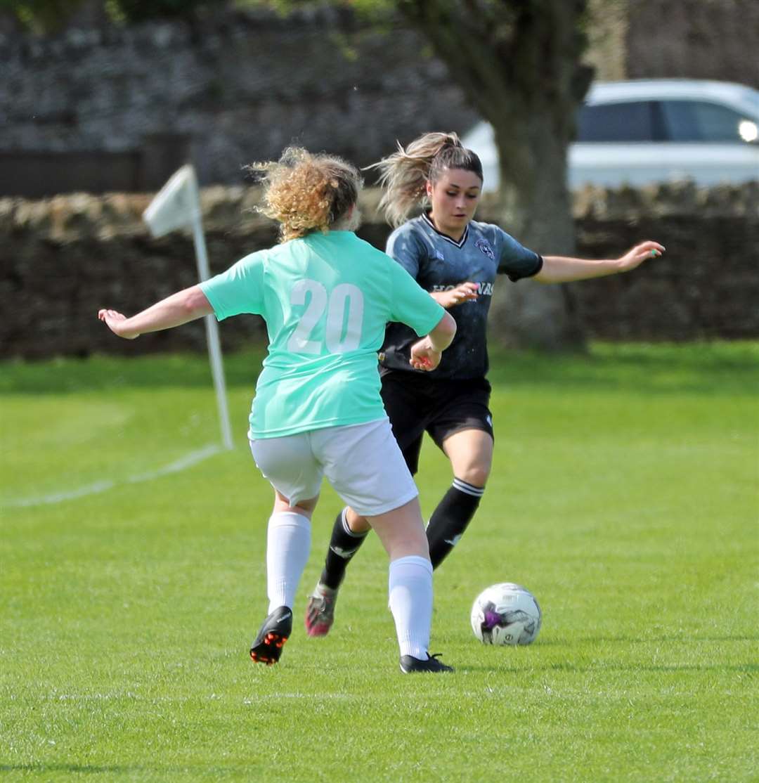 Caithness Ladies' Sarah Henderson moves in to tackle Joy Darrah of Ross and Cromarty. Picture: James Gunn