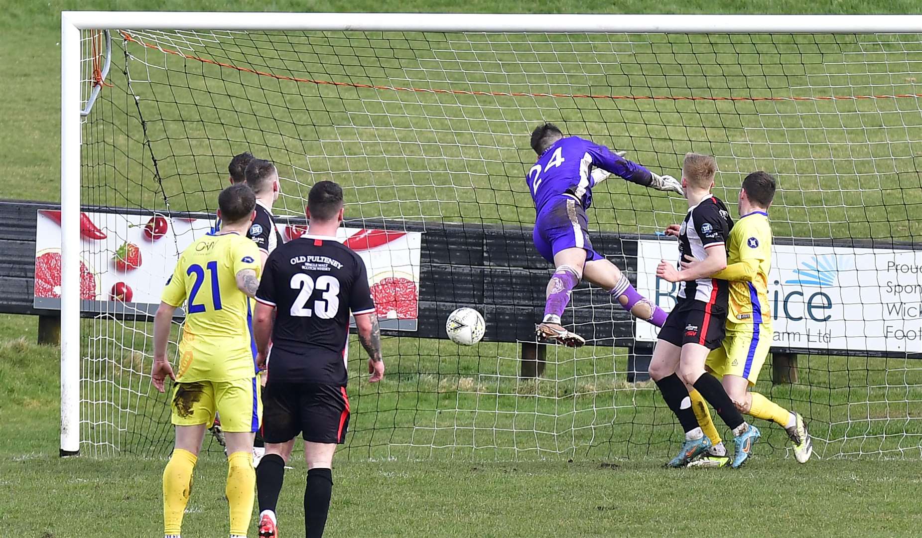 Kyle Henderson's wind-assisted corner kick flies past Buckie keeper Tom Ritchie to give the Scorries a two-goal lead. Picture: Mel Roger