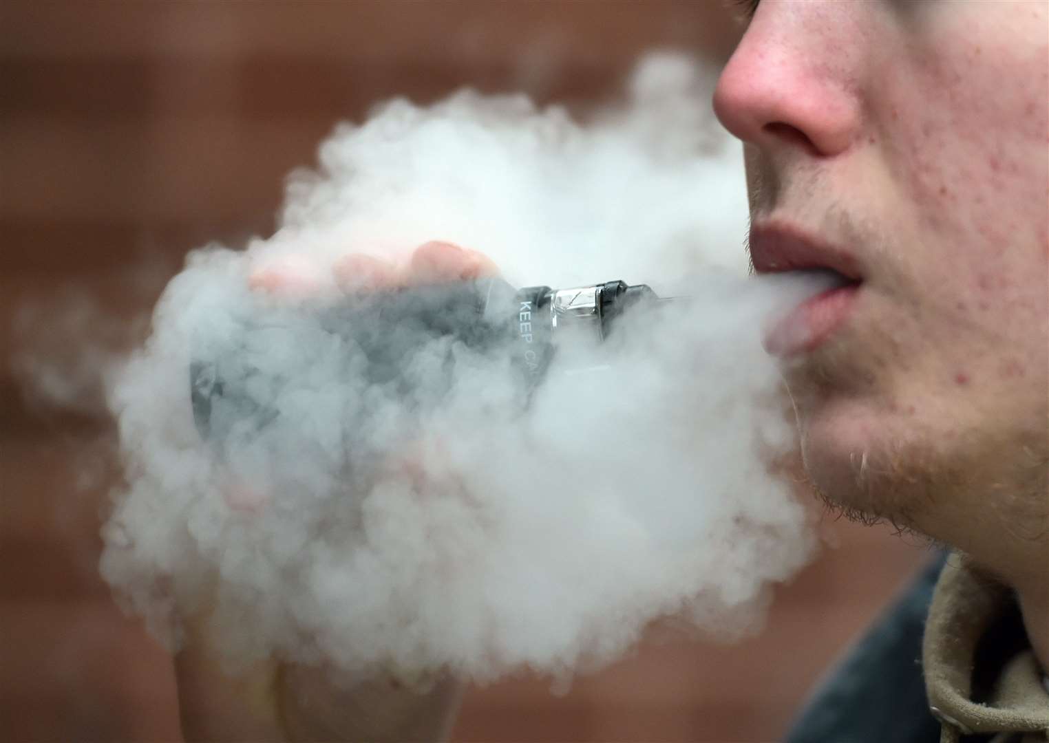 The review calls for vaping to be promoted to help people quit smoking (PA)