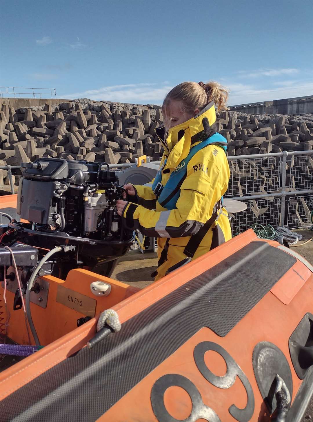 Phoebe Douglas getting to work on the engine of the boarding boat (Dunbar RNLI/Alistair Punton/PA)