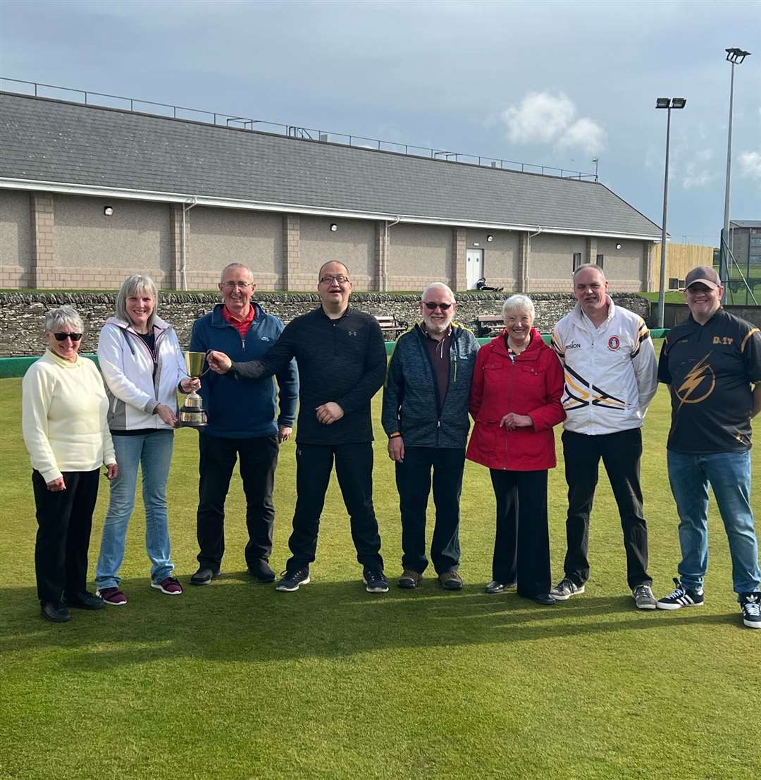 Winners (from left) Liz Rhodes, Lorna Cormack, Trevor Henderson and Stephen Rollinson, with runners-up Danny Taylor, Lily Wilson, Henny Henderson and Paul Watson.