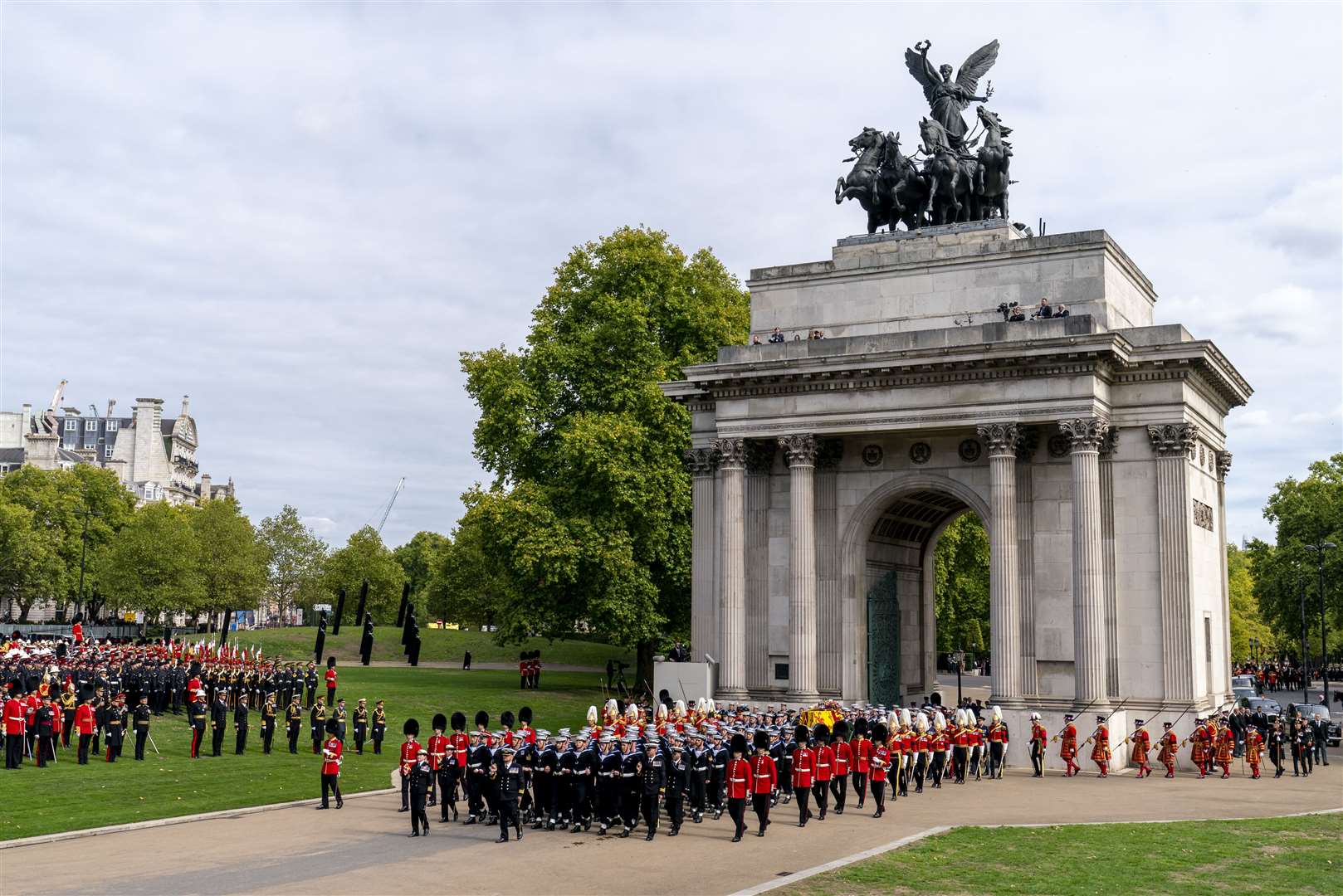 The State Gun Carriage carrying the Queen’s coffin arrives at Wellington Arch (Jane Barlow/PA)