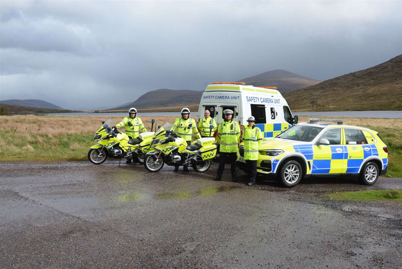 Officers and vehicles from Police Scotland.