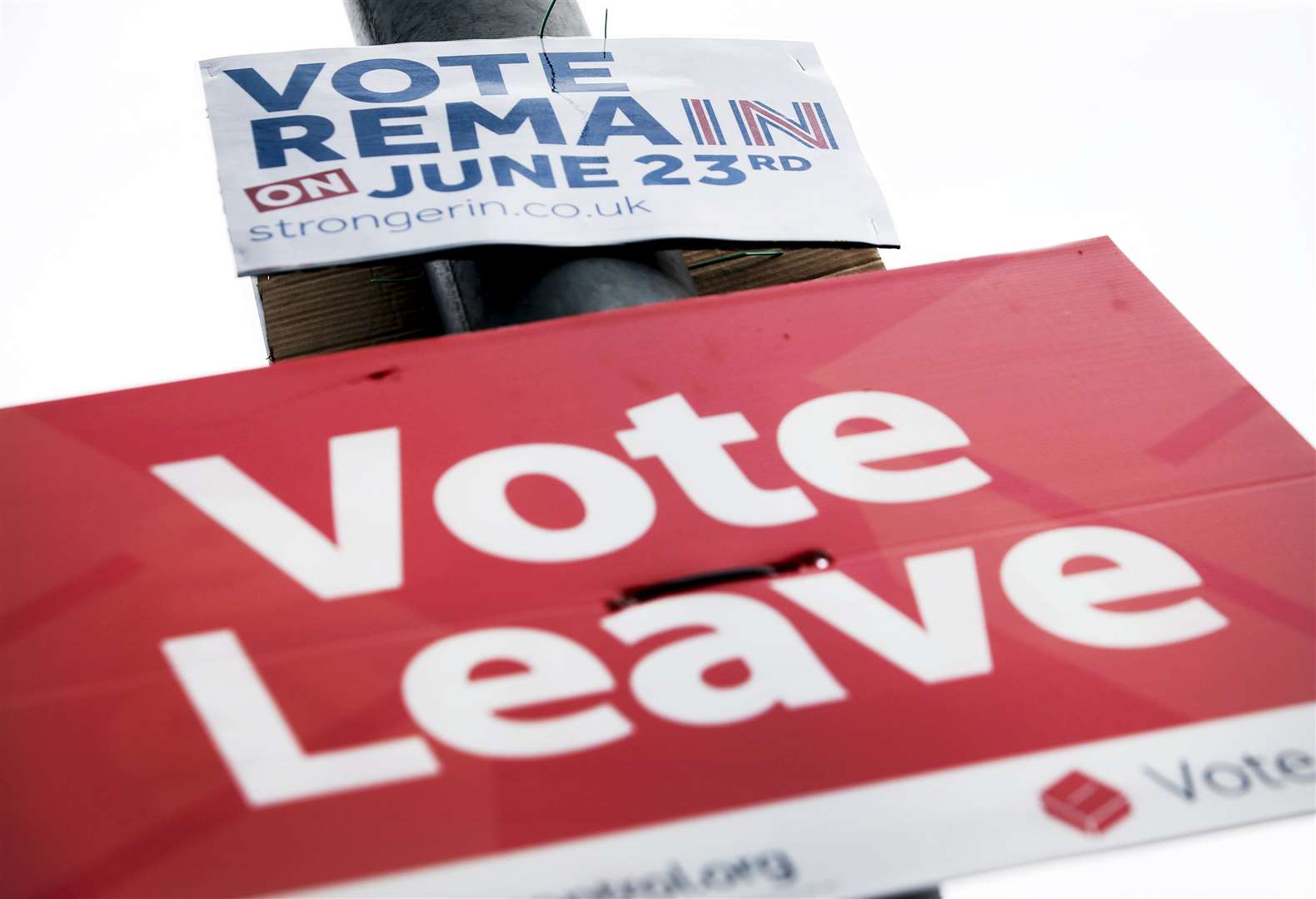 Vote Remain and Vote Leave signs on a lamppost in Leeds (Danny Lawson/PA)
