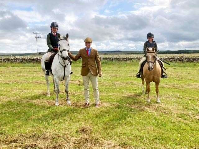 Working hunter training stakes champion Kloe Smith and reserve Danielle Sinclair with judge Robert Auchnie.