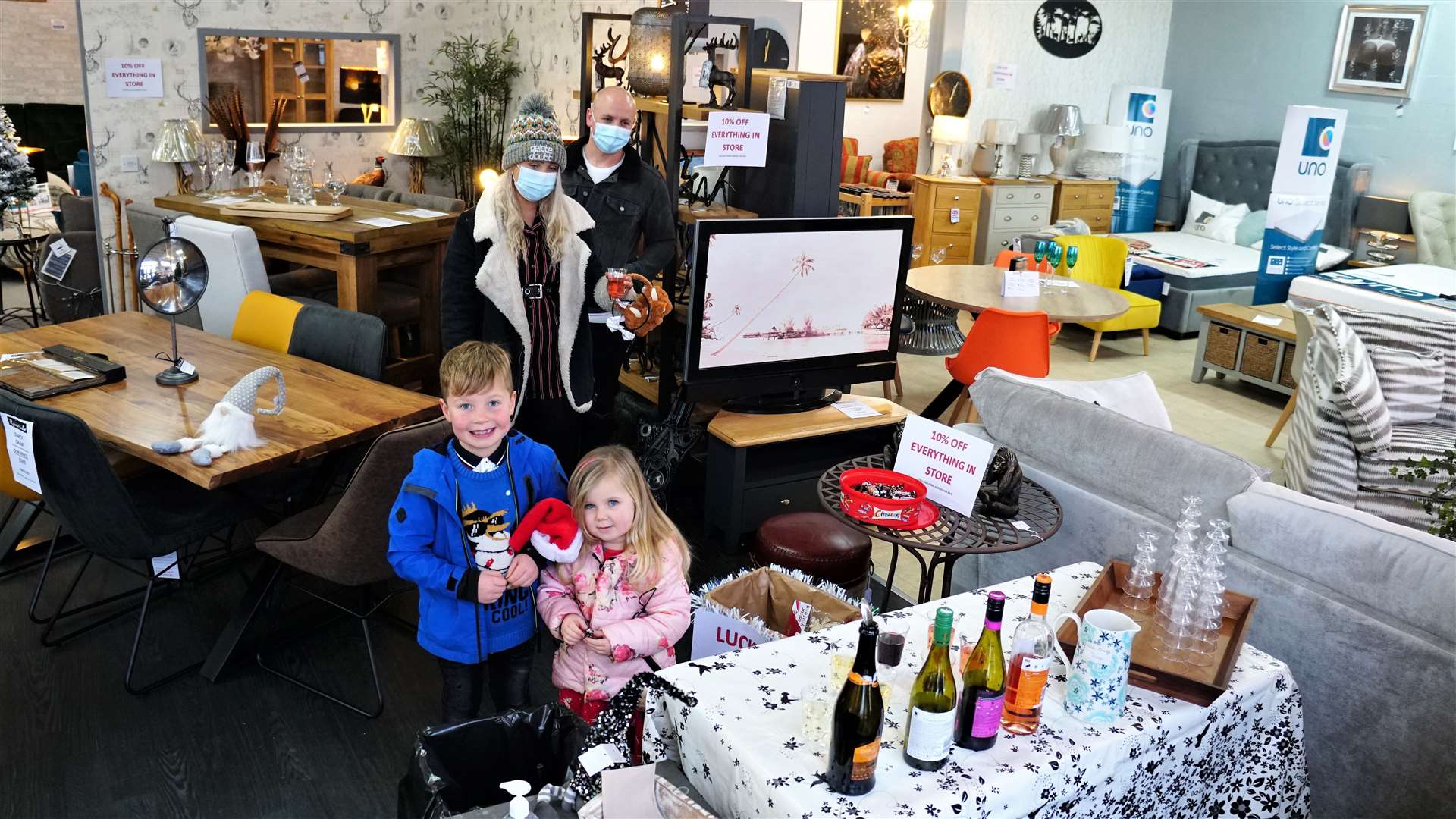 A local family enjoying the day out at Riverside Interiors in Thurso. Rossi and Rhea enjoy some treats at the door as their parents look on. Picture: DGS