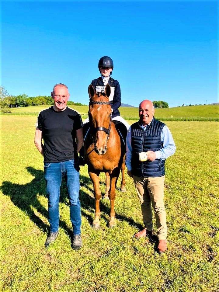 Erin Hewitson and Rio Bravo, second in both the junior 100cm showjumping and 90cm horse trials, with trainers Russell Skelton (left) and James Munro.