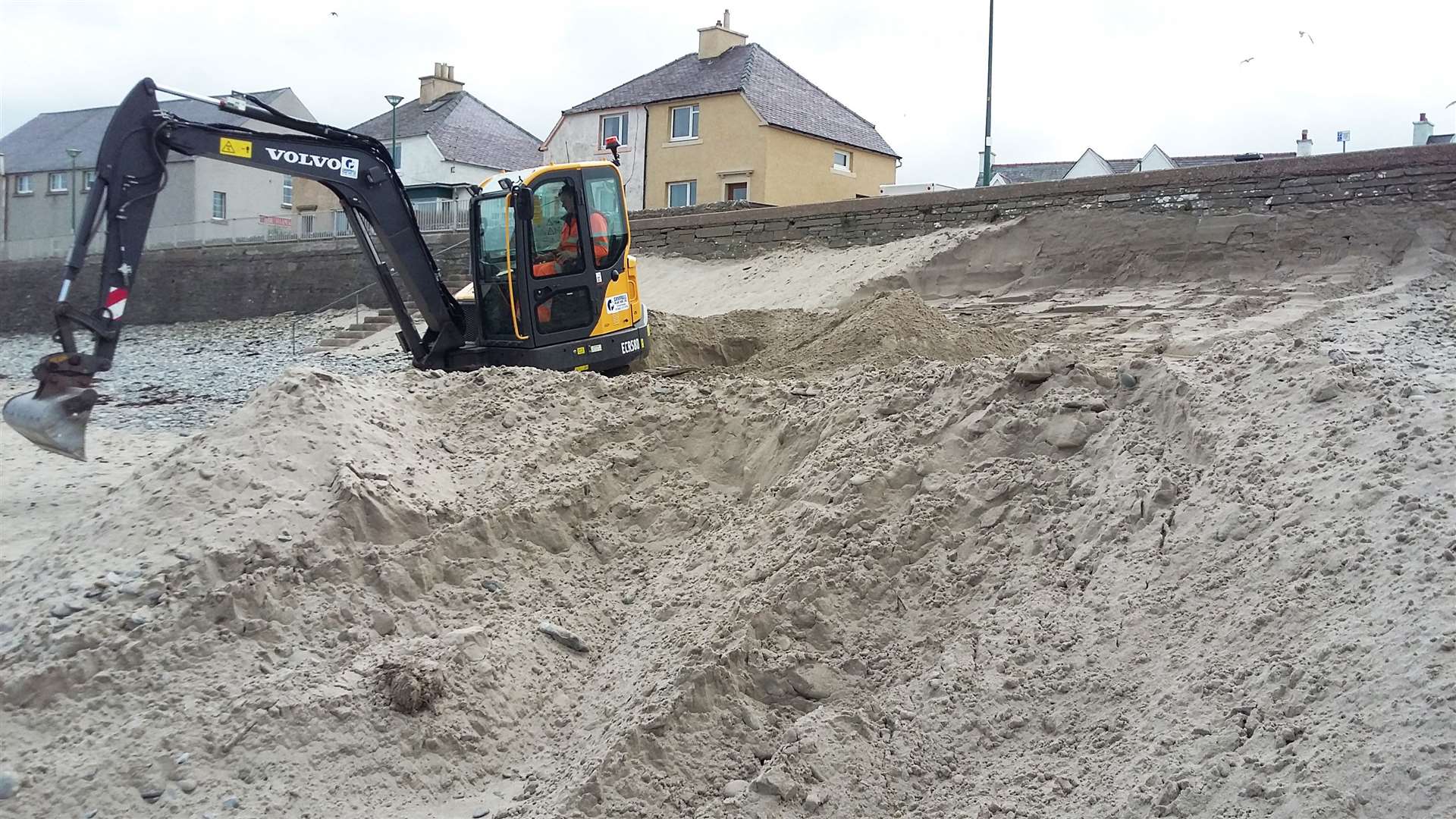 Work taking place on Thursday to clear sand at the Esplanade area of Thurso (picture courtesy of Matthew Reiss).