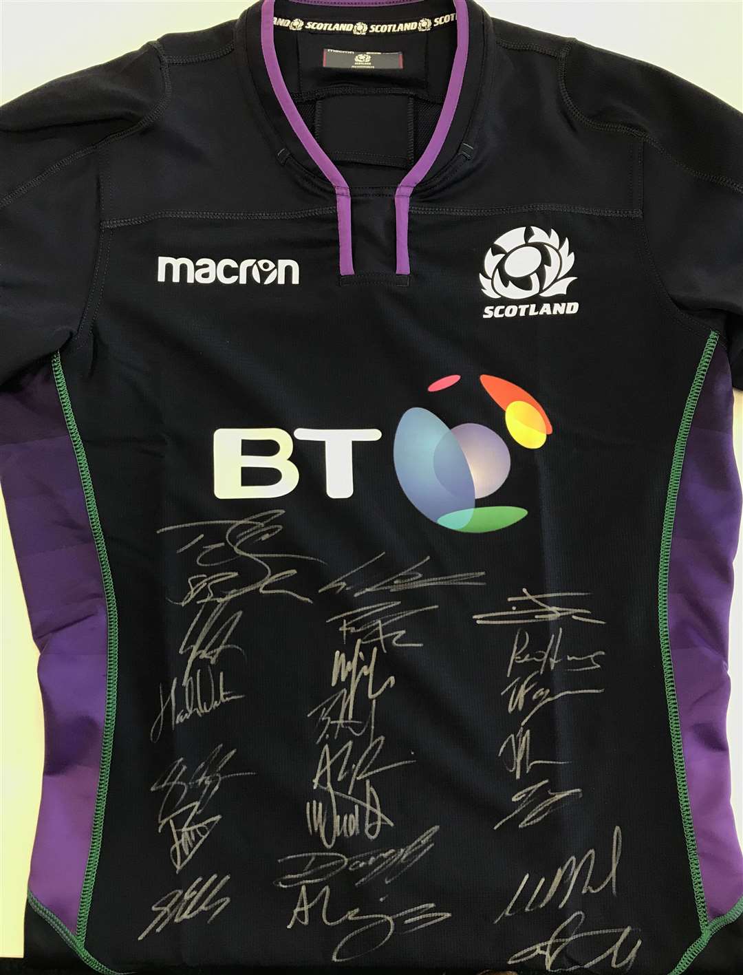 A signed Scotland rugby top has been donated by the SRU.