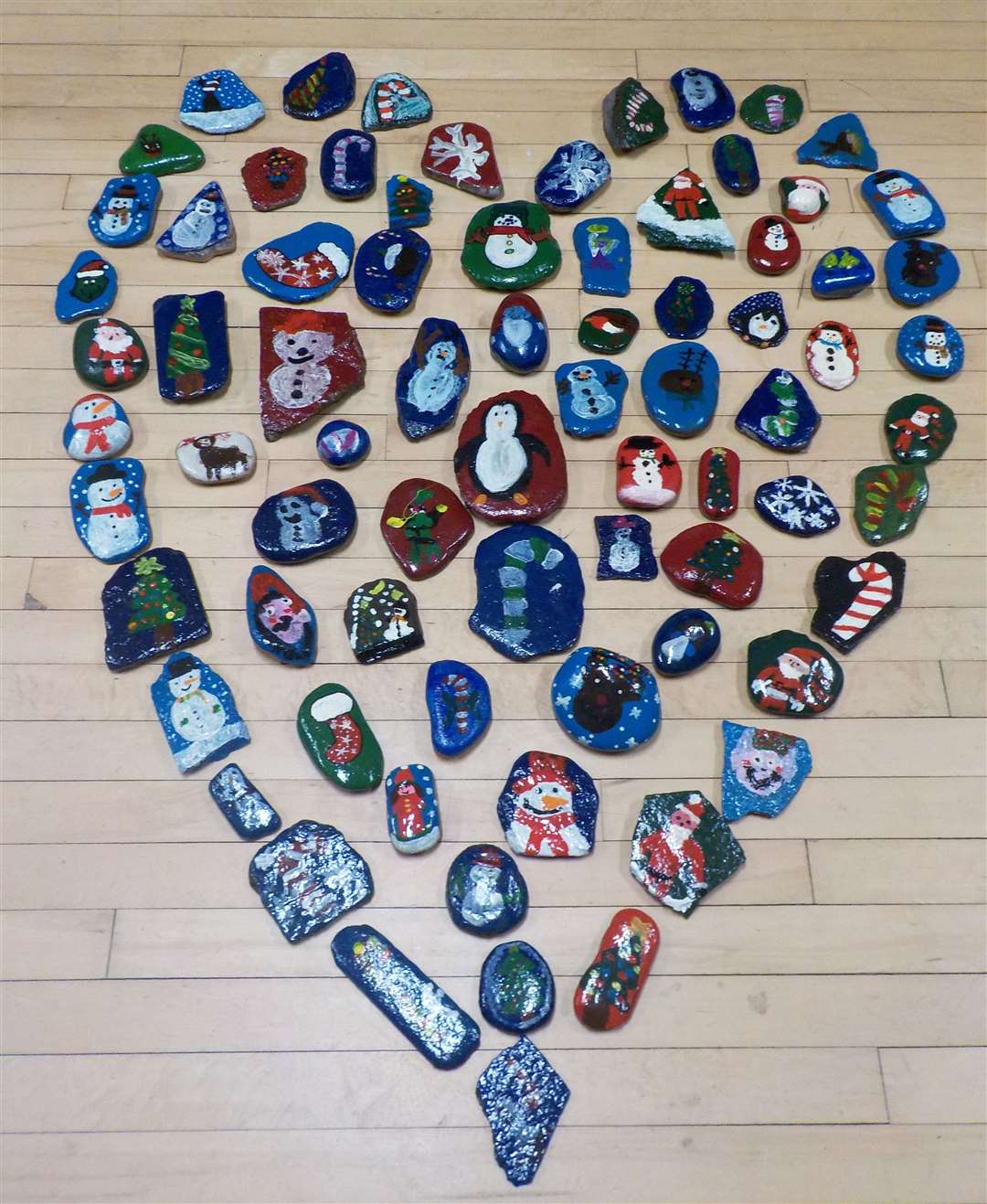 Pupils painted Christmas stones that were put out on display around Castletown and Dunnet.