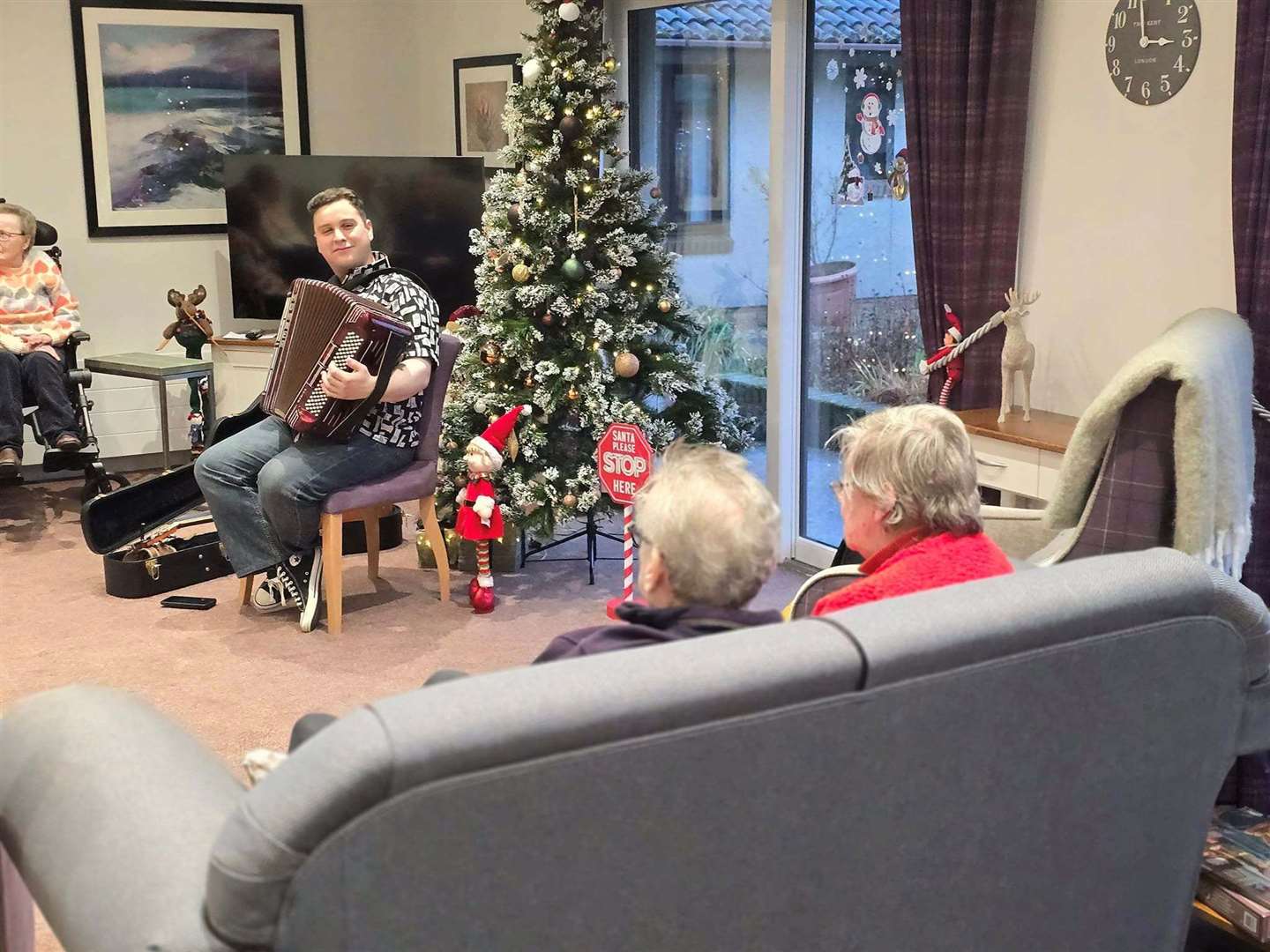 Residents Peter and Wilma Stewart enjoy Brandon’s show, with Linda Chisolm in the background.