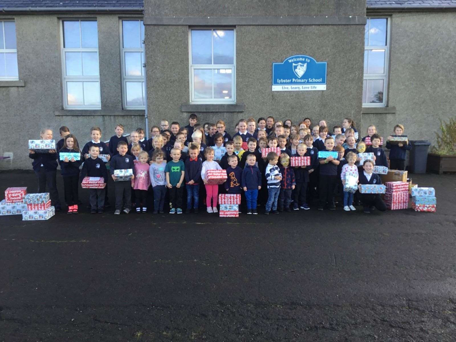 Children at Lybster school waiting for GMR Henderson to come and pick up the shoeboxes for transportation to Romania.