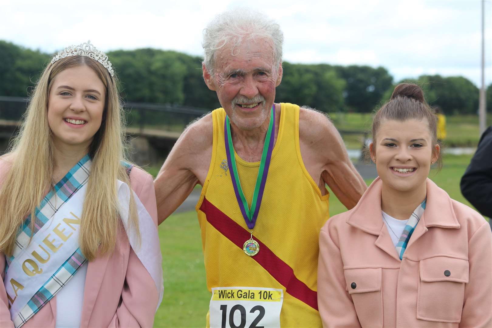Gala queen Beth Dunnett (left) and attendant Lauryn Miller with 74-year-old Alex Sutherland who ran the 10k. Picture: Eswyl Fell