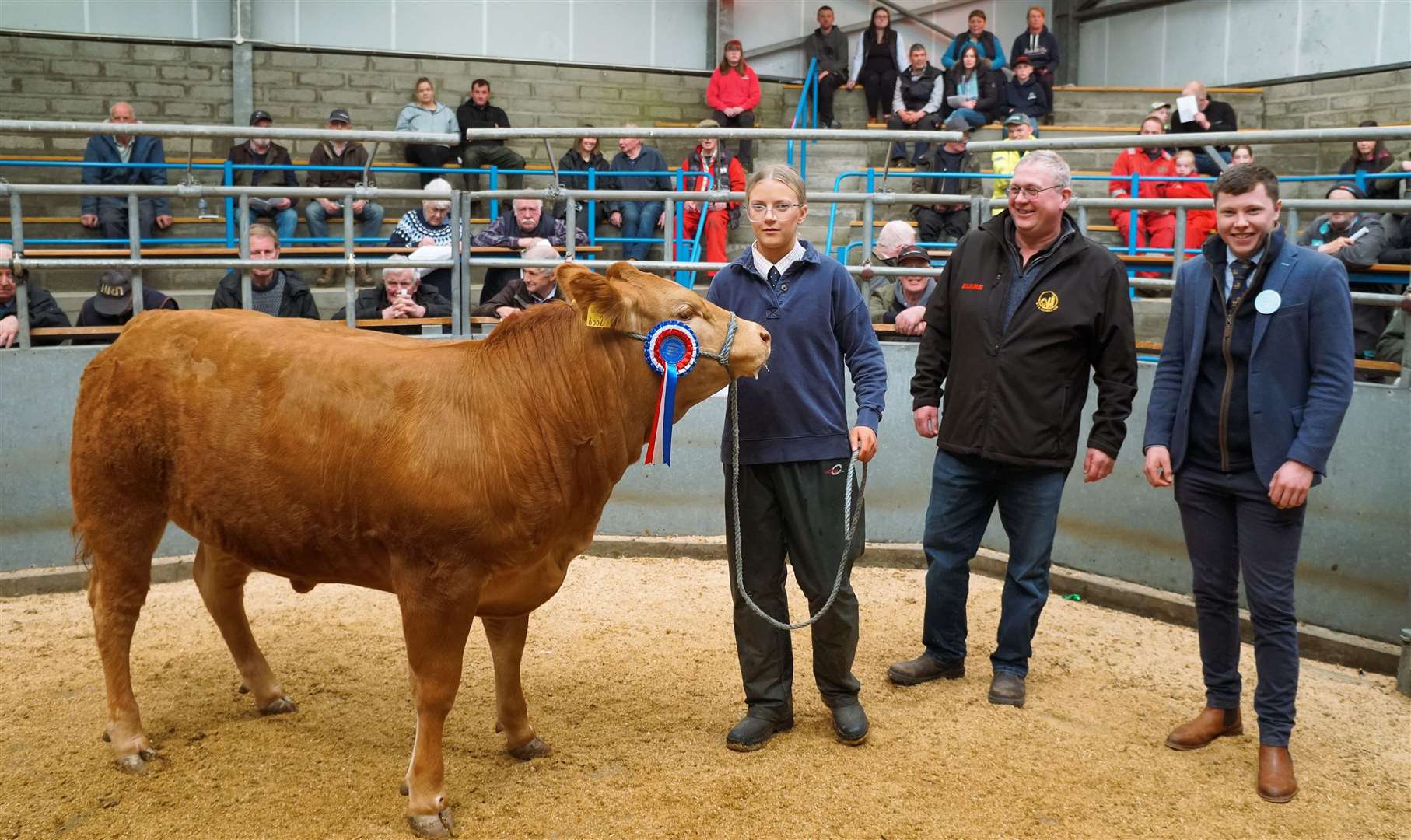 Reserve champion in the Young Farmers contest, Sophie Gunn, alongside sponsor Andrew Mackay and judge Craig Buchan. Picture: DGS
