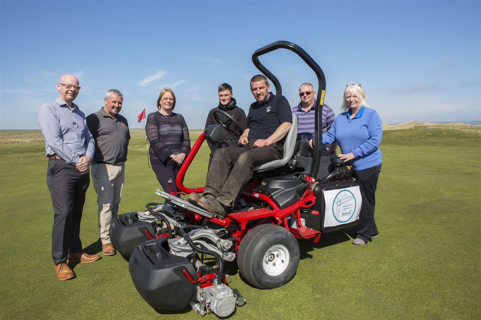Greenkeeper Dougie Thorburn in the driving seat while (from left) are David Shearer, fund co-ordinator of the Caithness and North Sutherland Fund, Dave Raitt, Reesink Turfcare, Beatrice fund representative Linda Bremner, final-year greenkeeping apprentice Owen Cormack, club vice-captain Aly Mackay and captain Cat Macleod. Picture: Robert MacDonald / Northern Studios