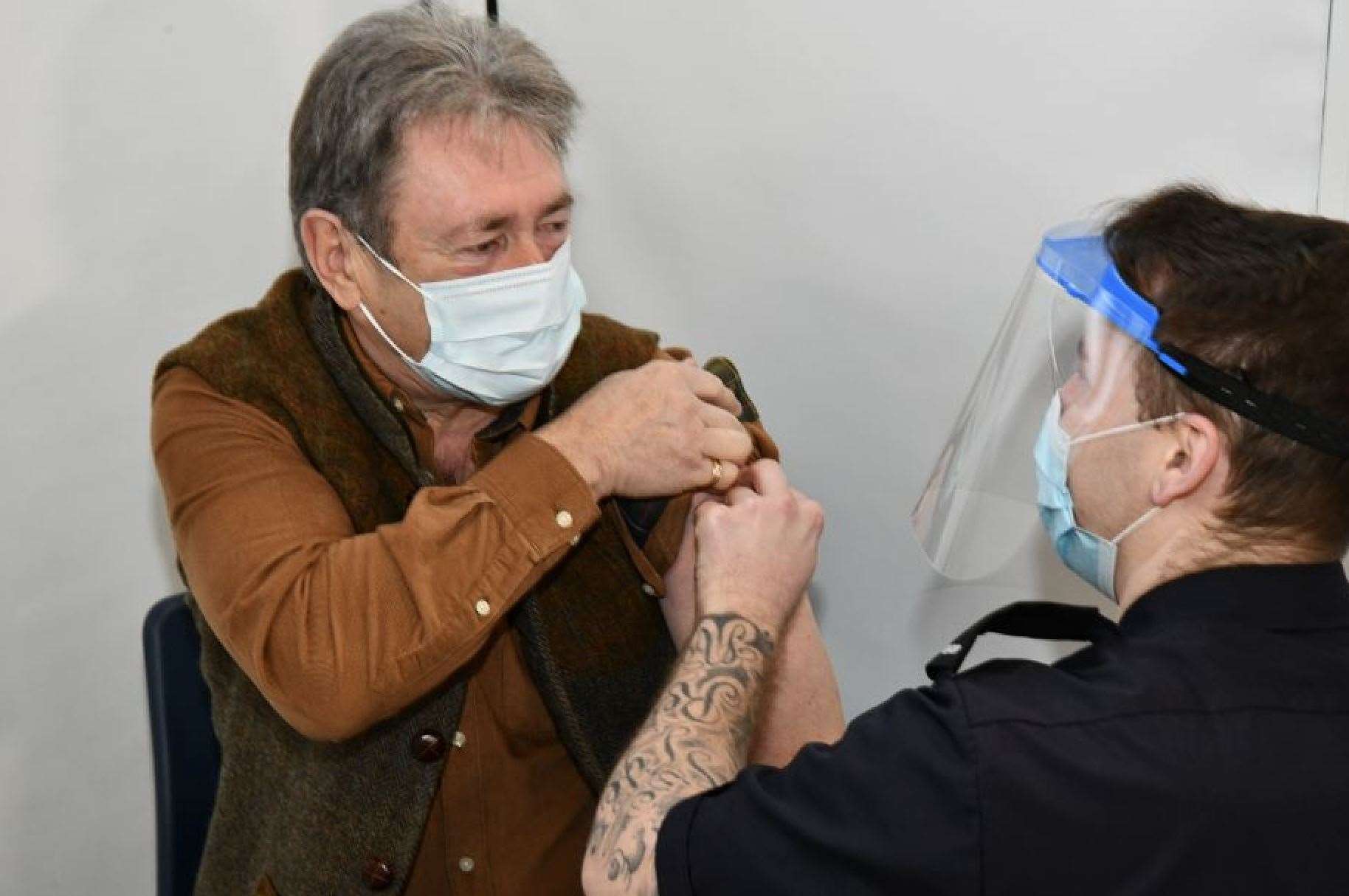 Alan Titchmarsh receiving his Covid-19 vaccine (Ross Turner/PA)