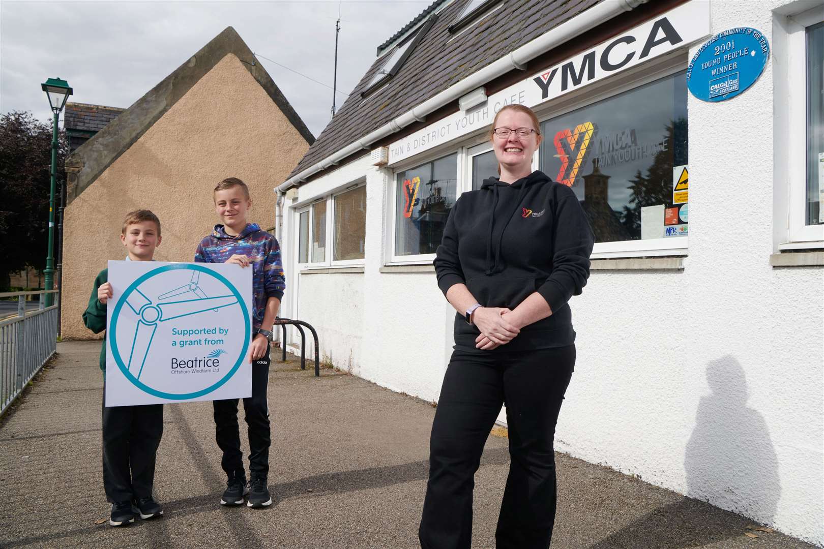 Tain Youth Café’s children and families development worker Karen Begg with youth café members Finlay and Benjamin. Beatrice is providing three years’ funding to support the café’s youth outreach programme. Picture: Ewen Weatherspoon