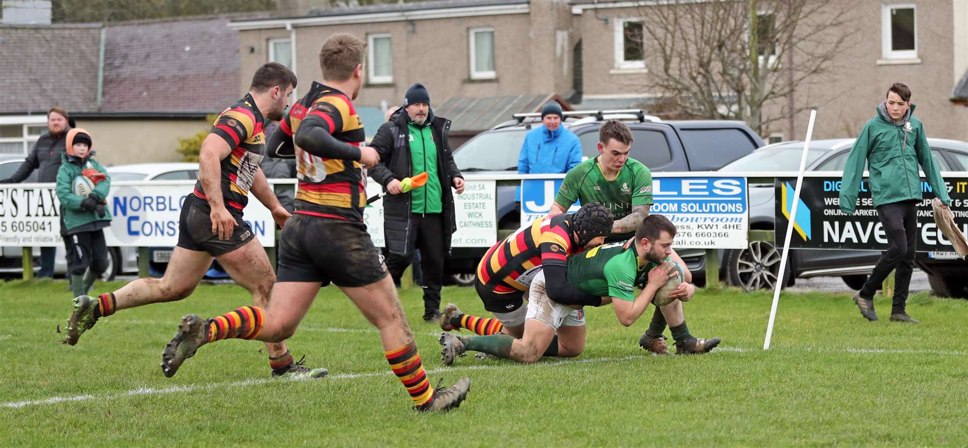 Gordy Macleod scores the Greens' second try against Greenock but it was not enough to prevent a home defeat. Picture: James Gunn