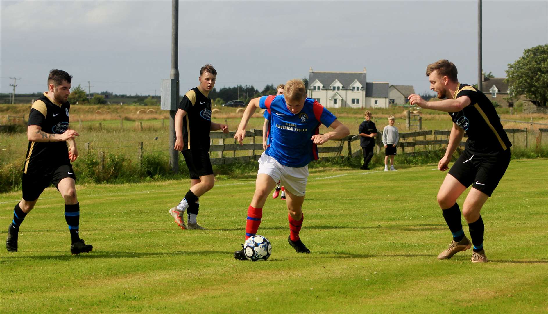 Carter Mackay attacking down the Keiss right. Picture: Alan Hendry