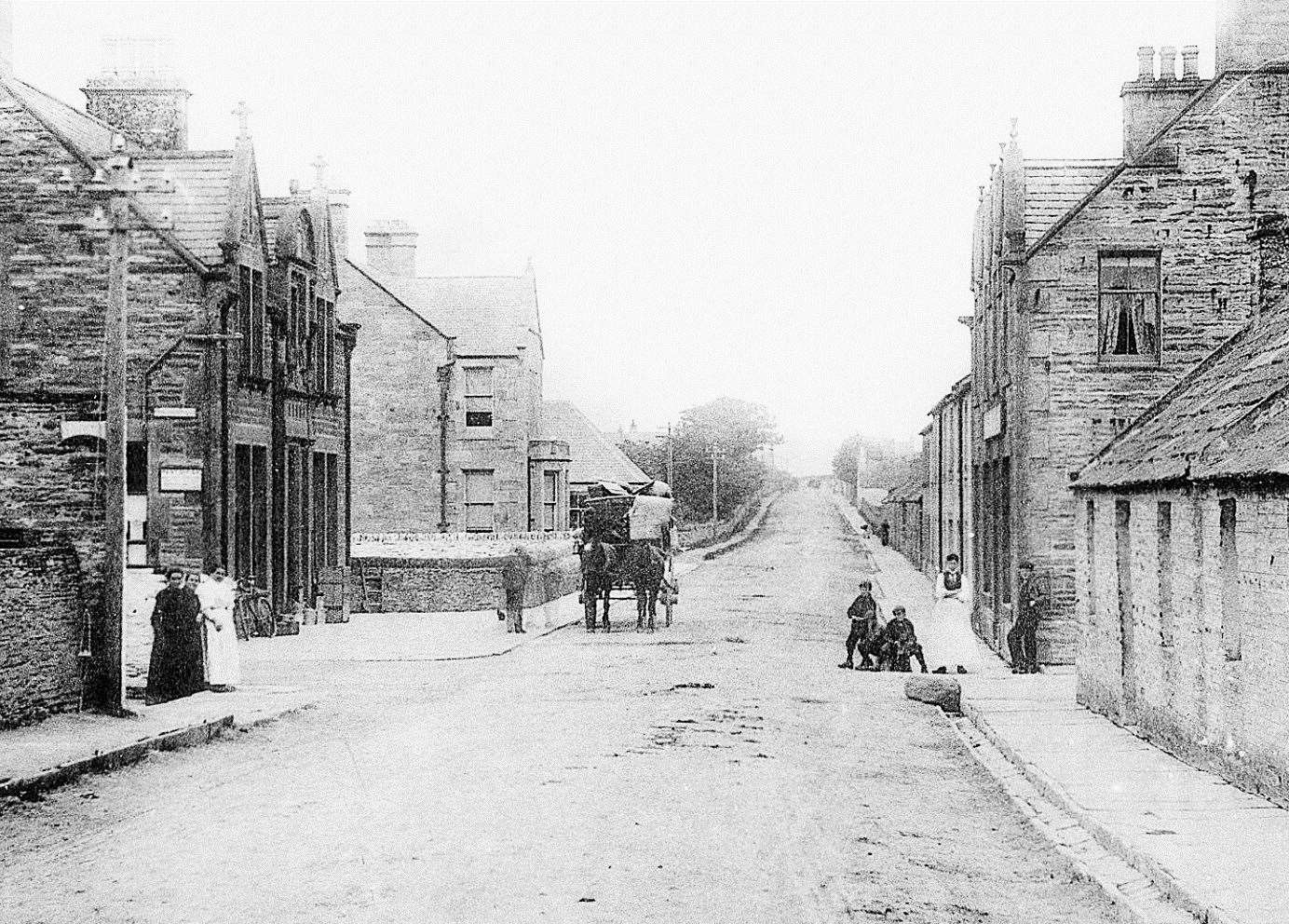 Castletown looking west with a horse-drawn coach approaching the building which is now the Castletown Hotel. The flagstone house on the right has long since been demolished.