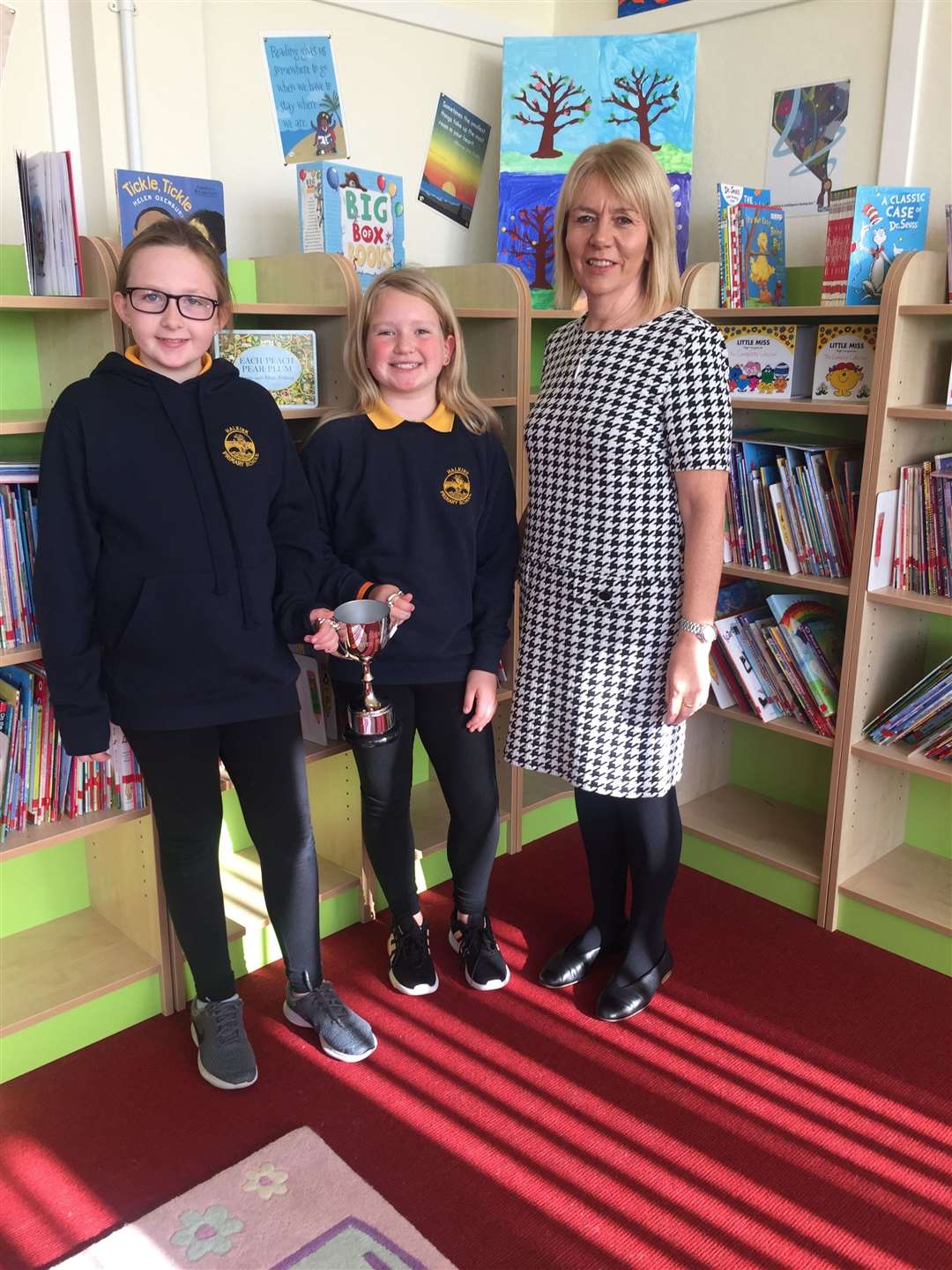 Patricia Bremner with Halkirk Primary School pupils Grace Campbell of P7 (left) and Kirsty May of P6. Patricia was presenting a new trophy, the Peter Murchison Citizenship Cup.