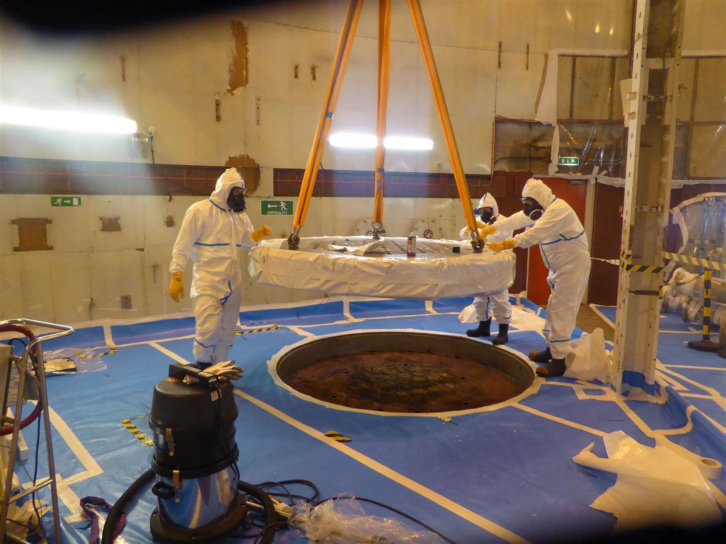 The 8.9-tonne DMTR lid, known as the top plate, being taken out. Picture: DSRL
