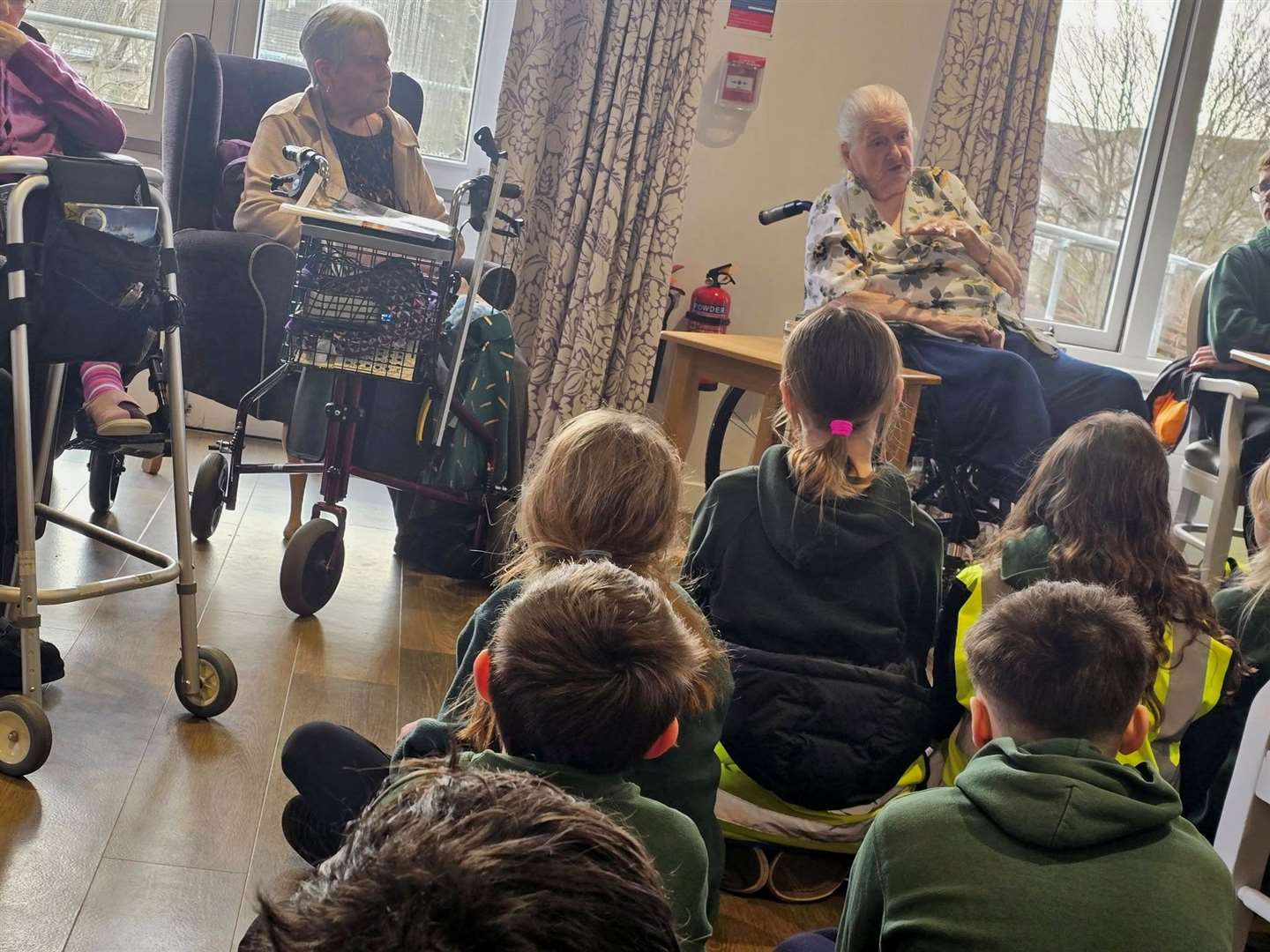 Pentland View resident Margaret Quinnell answering questions from Pennyland’s p6 class about her wartime experiences.