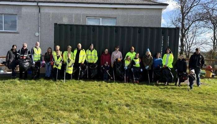Some of the residents who came out to clean up their neighbourhood at the Watten Helps Out spring clean initiative on Sunday, April 13.