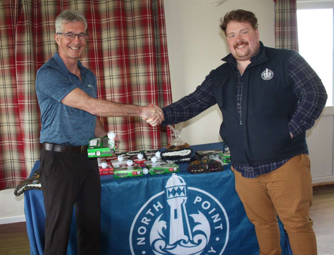 David R Craig (left) accepts the prize for senior winter Stableford overall winner from Alex MacDonald, co-founder of North Point Distillery.