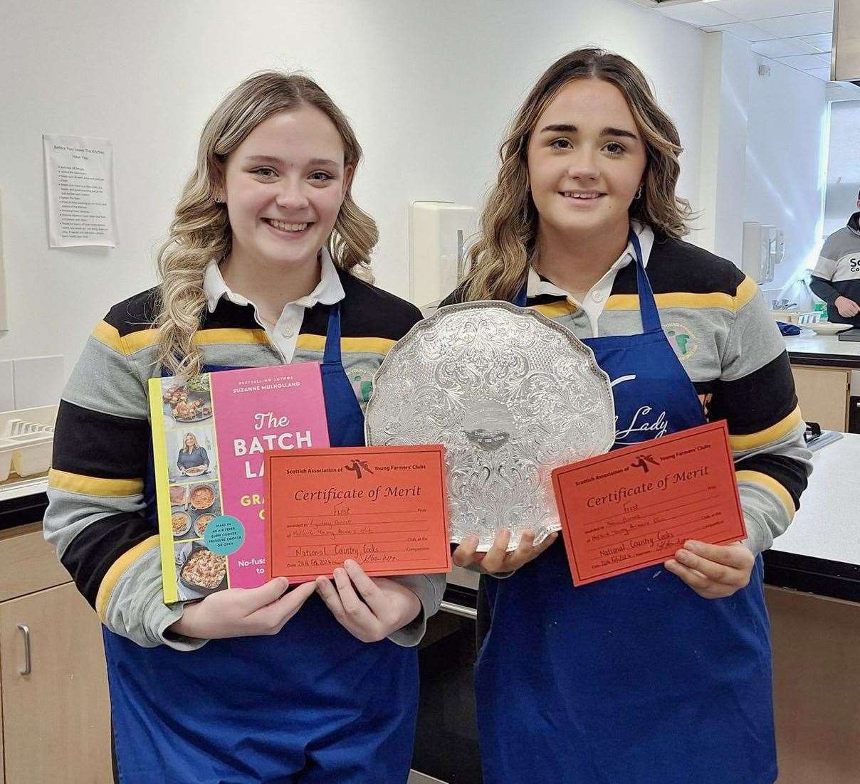 Lyndsey Dunnet (left) and twin sister Abbie came out on top in the SAYFC County Cooks challenge.